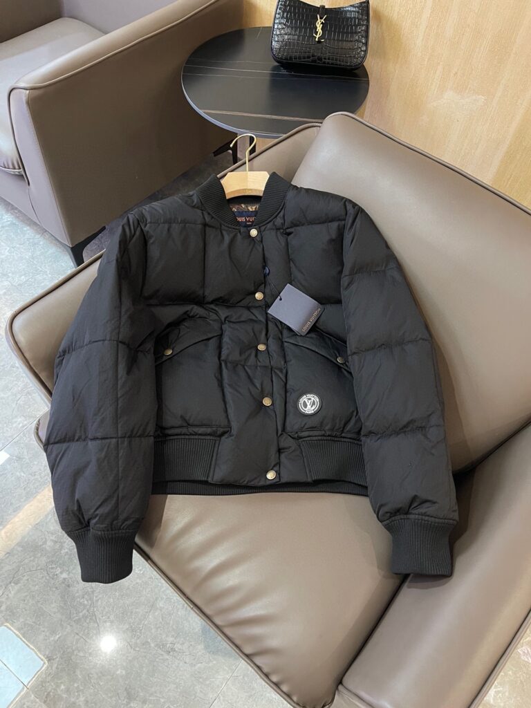 Поставщик женских пуховиков и курток 1:1 WeChat — фото 4
